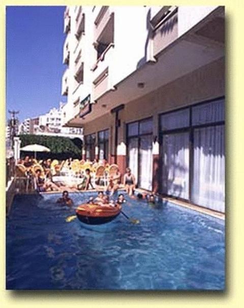 Dias Hotel Кушадасъ Екстериор снимка
