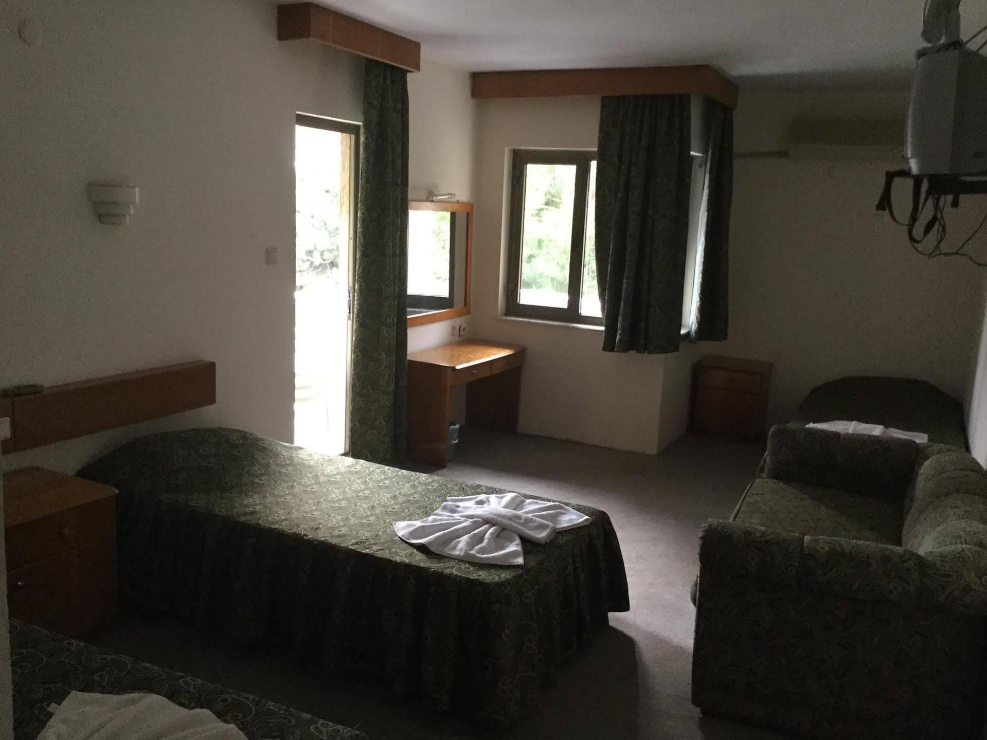 Dias Hotel Кушадасъ Екстериор снимка