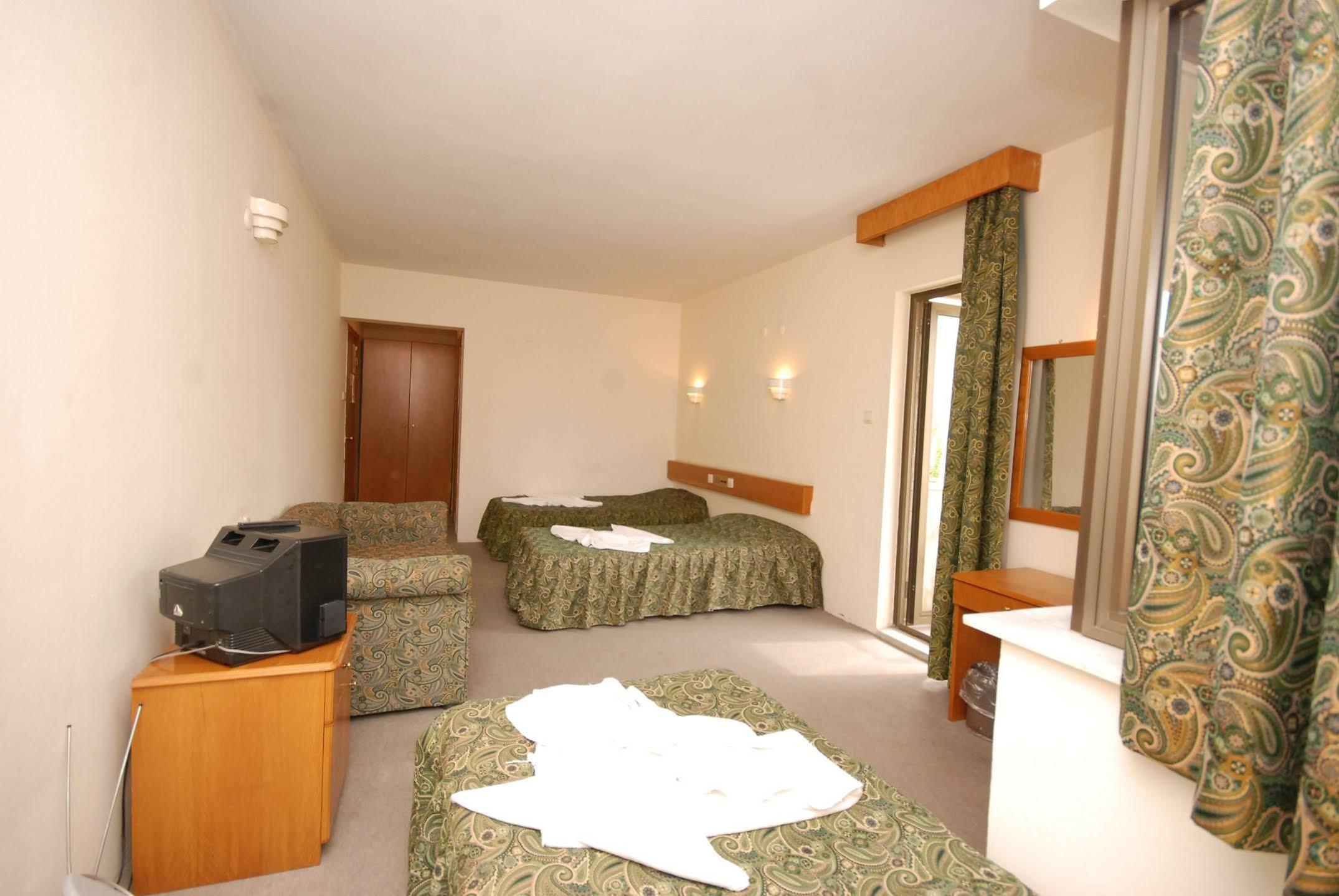 Dias Hotel Кушадасъ Екстериор снимка
