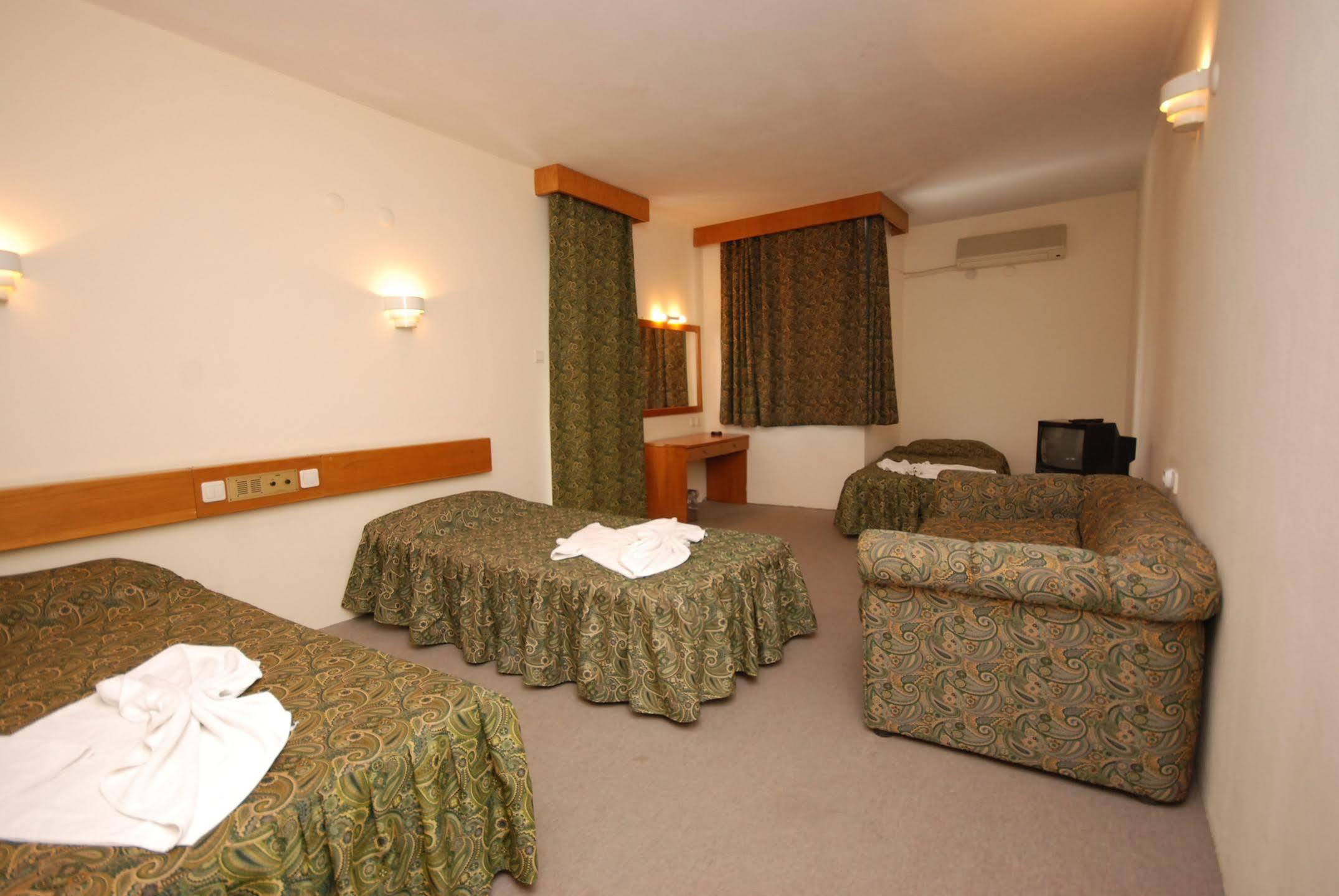 Dias Hotel Кушадасъ Екстериор снимка